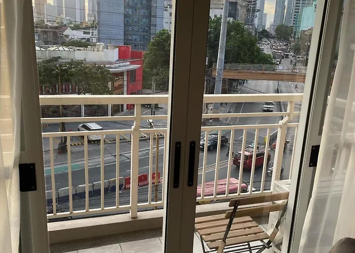 5 Star Luxury - Metro Apartment