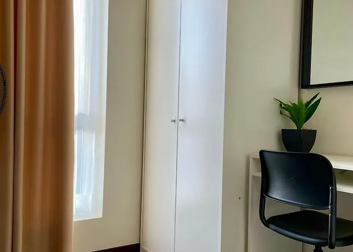 5 Star Luxury - Metro Apartment *