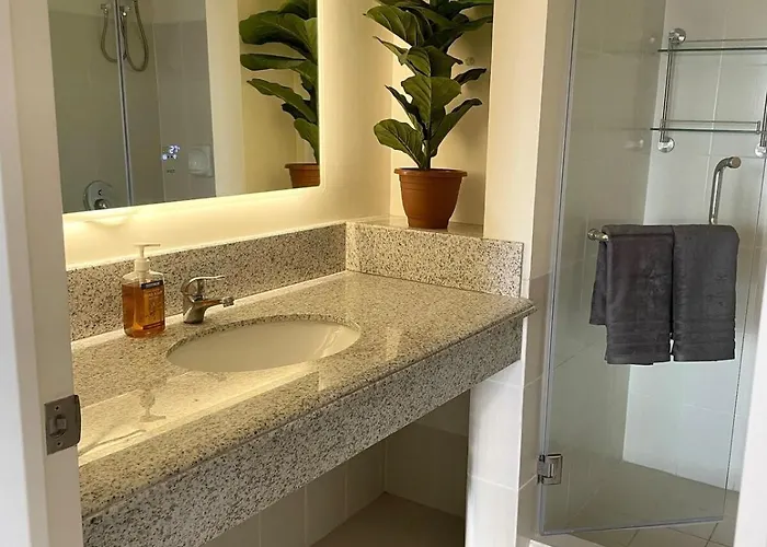 5 Star Luxury - Metro Apartment