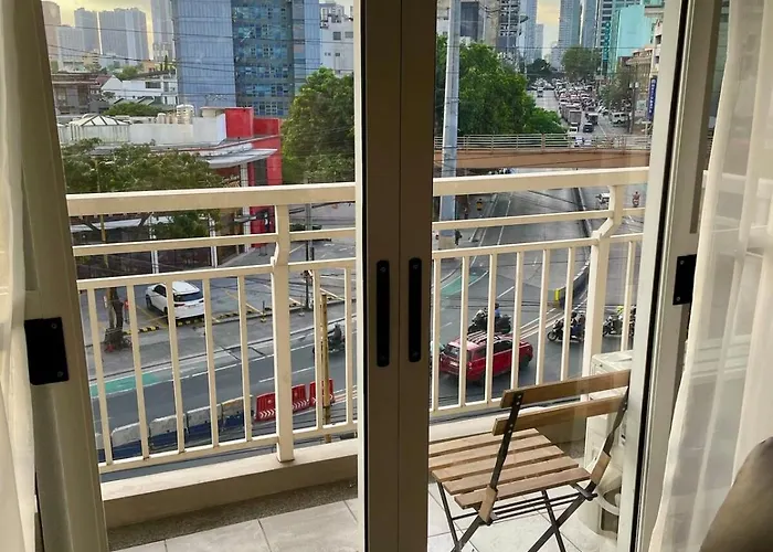 5 Star Luxury - Metro Apartment